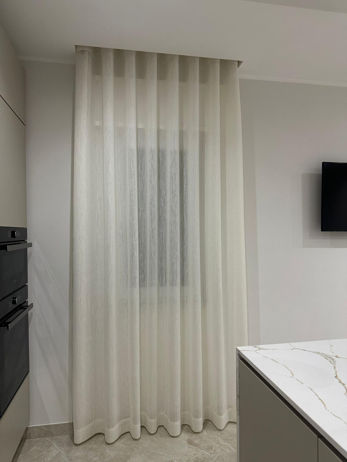 Tendaggio misto lana con balza