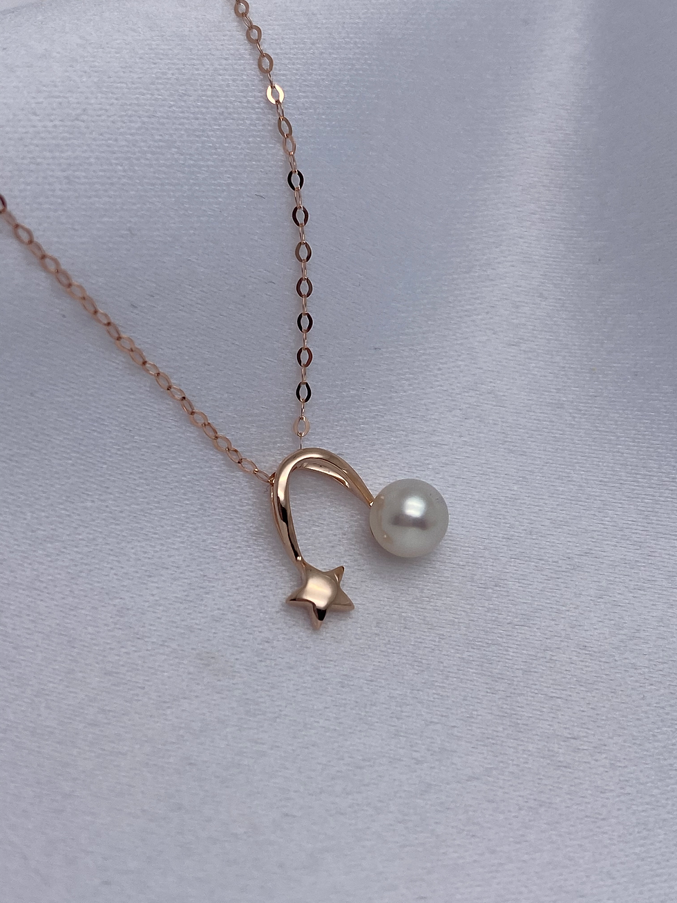 Thumbnail: Shooting Star Akoya Pearl Pendant with Gold Chain