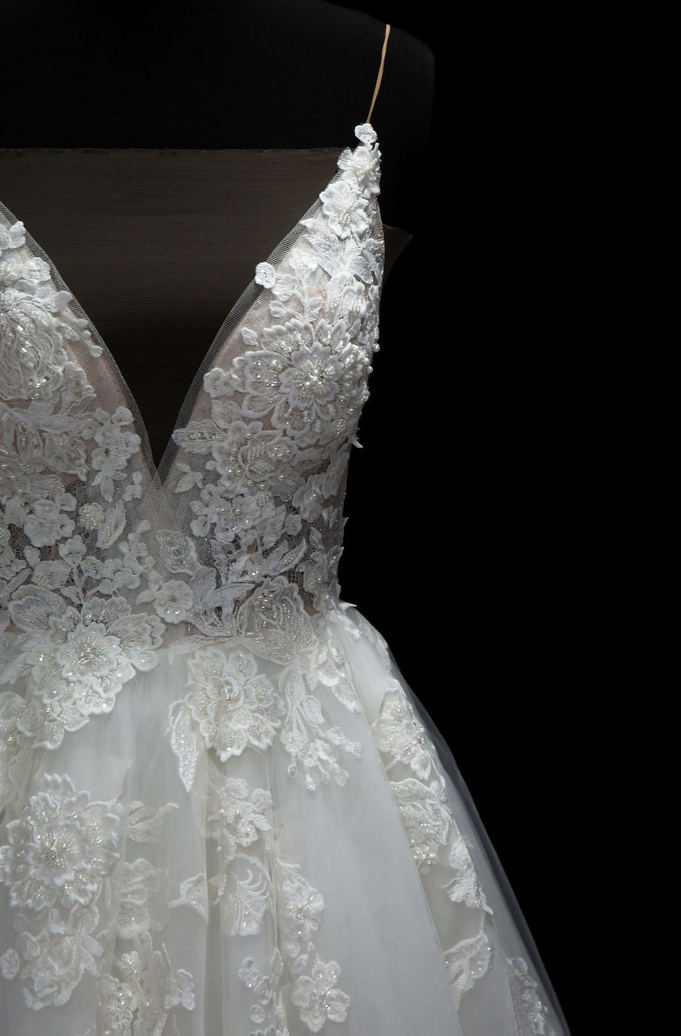 Thumbnail: 'Aurelia Bloom' Backless Wedding Dress | Size 6-8