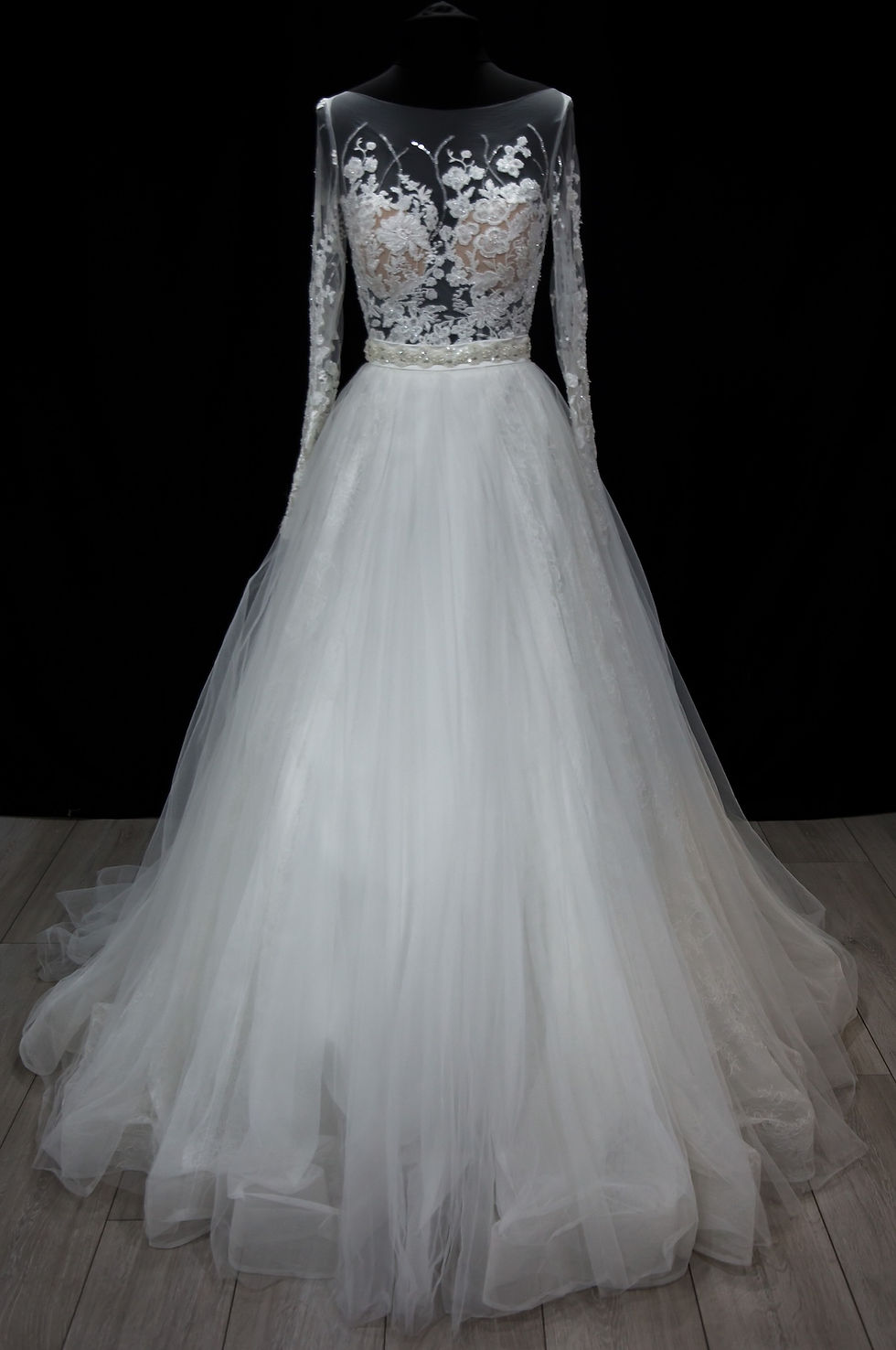 Thumbnail: 'Celestine Veil' Long Sleeve Wedding Dress | Size 6-8