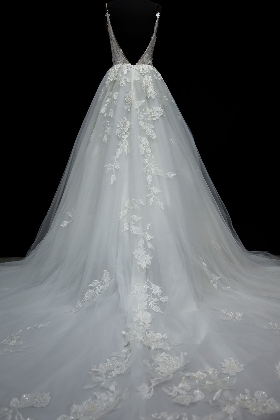 Thumbnail: 'Aurelia Bloom' Backless Wedding Dress | Size 6-8