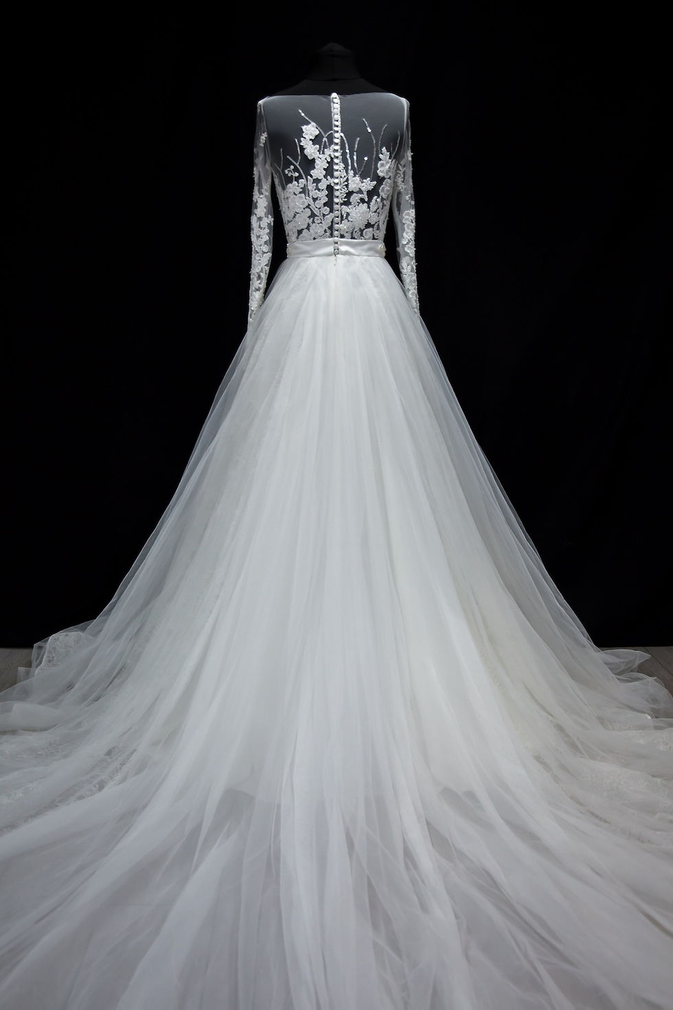 Thumbnail: 'Celestine Veil' Long Sleeve Wedding Dress | Size 6-8