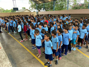 Hora cívica e apresentação da turma do 3º ano, professora Meire