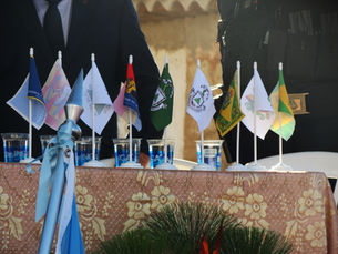 Escola realiza evento cívico na Praça Felipe dos Santos em comemoração ao 21 de abril