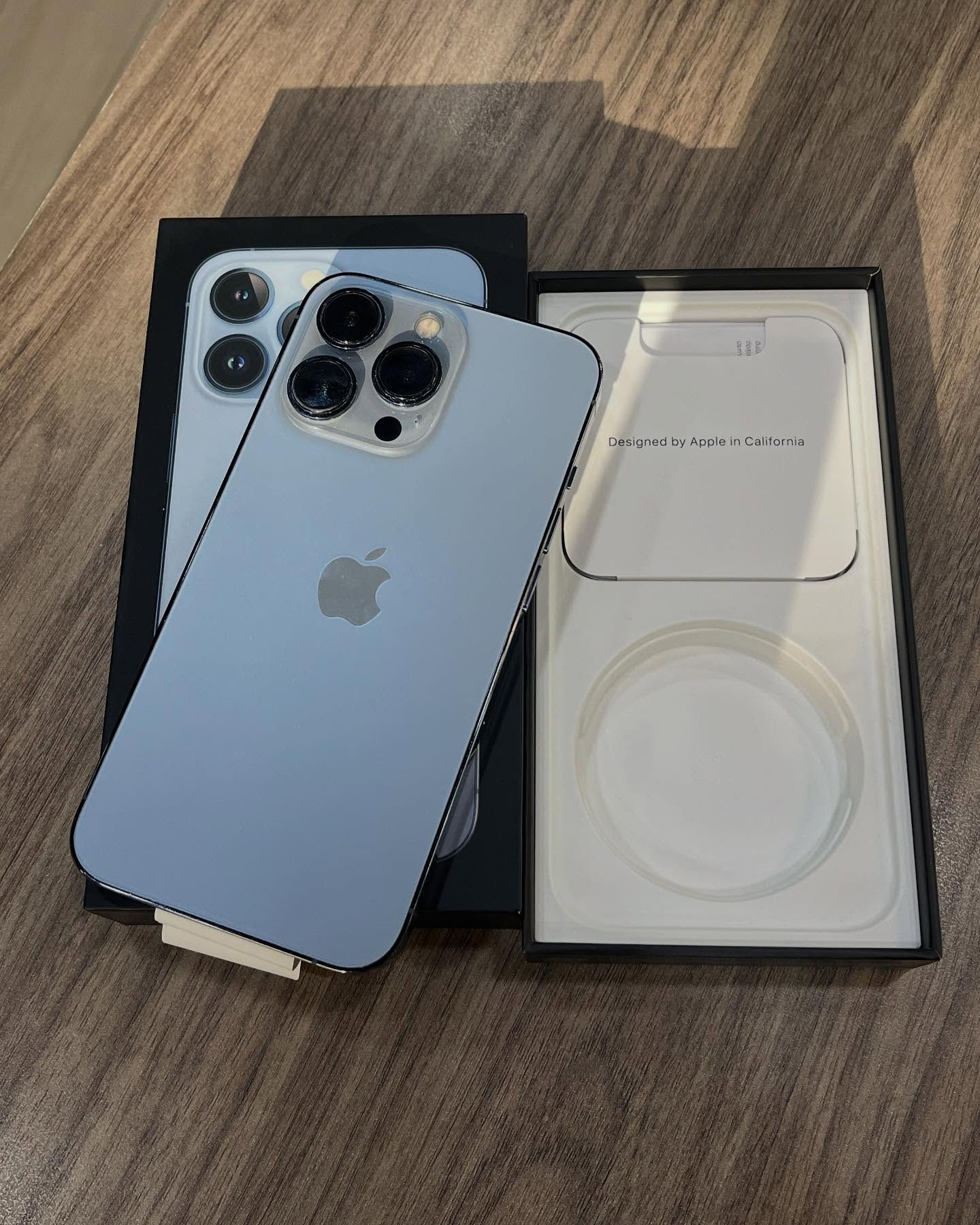 Apple iPhone 13 Pro Quasi Neuf - 256Go - Antichoc et Fourreau Offert