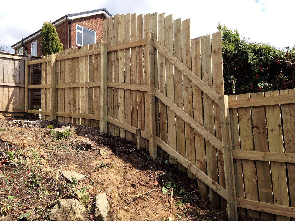 Uneven Garden = Tricky Fencing Build.....No Problem