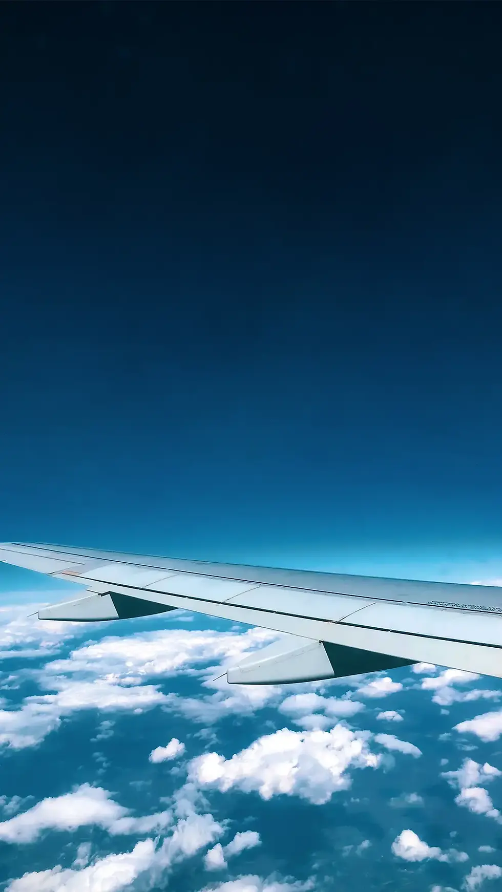 airplane-wing-travel-content-photography-rois-lappas.webp