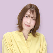くびれ外ハネボブ
外ハネくびれスタイルが出るように少し毛先を軽くして
ストレートアイロンで大きな波ウェーブになるようにヘアセット。
カラーは9トーンマロンブラウン。
普段へアセットが苦手な人でも手軽にヘアセットできる
のもこのスタイルいいところ！
