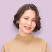朝楽簡単なボブスタイル
ボブスタイルの定番！扱いやすくお手入れが簡単なスタイルです。１０トーンのベージュブラウンで染め白髪をぼかしながら明るい髪色が楽しめるスタイルです。まとまりが良くなるように最後にバームで仕上げるのがオススメです。