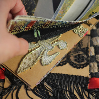 jacquard, velour brodé, tulle, franges, broderies issues de l'atelier costume de l'Opéra-Comique