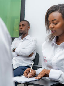 Formation Certifiée pour Professionnels des Services