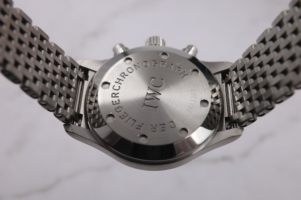 サムネイル： フルコンプリートサービス済みのIWC シャフハウゼン フリーガー・クロノグラフ（IW374102）黒文字盤の裏蓋