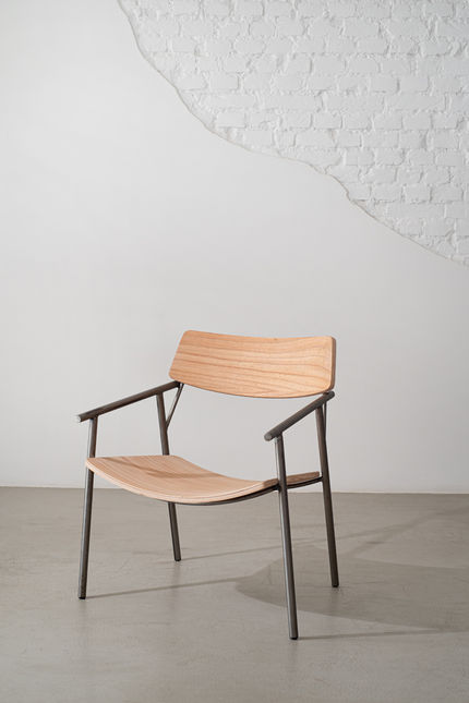 Luiza Lounge Chair with moulded seat and backrest in natural wood veneer on a dark metal frame