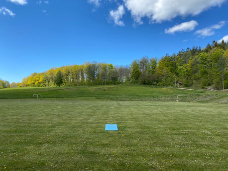 Utomhusyoga med mycket plats