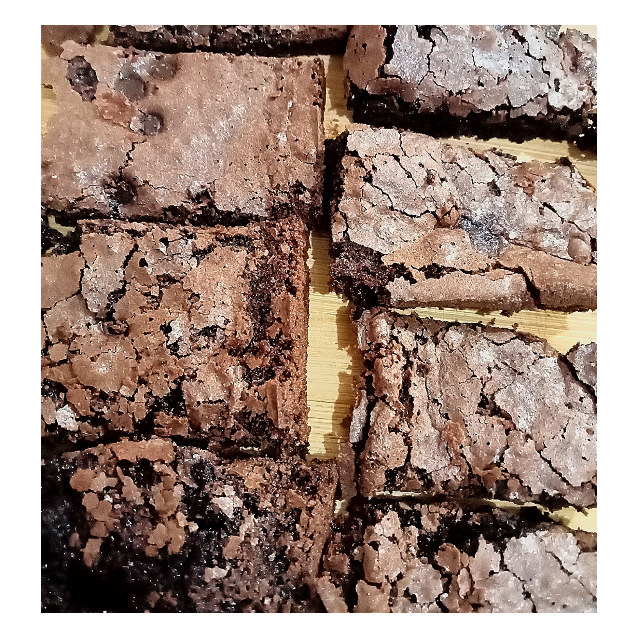 6 PCs gooey fudge brownies with crinkle top.
