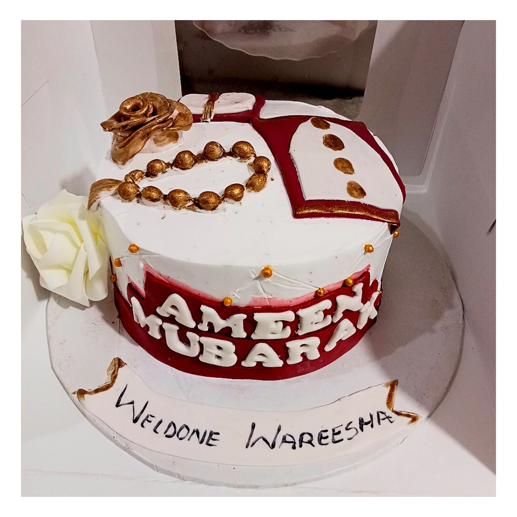 3 pounds Umrah aur Ameen cake with strawberry flavor inside.