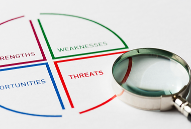 Maîtrisez l’analyse SWOT en marketing pour optimiser votre stratégie. Découvrez les étapes et avantages. Cliquez pour en savoir plus !