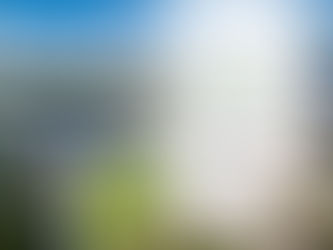 Fotovoltaika pro školy přehledně. Jak probíhá návrh školních fotovoltaických elektráren, jak řešit letní přebytky energie a na co si dát při výběru montážní firmy pozor.