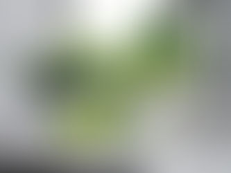 Parapety k plastová okna: vnitřní i hliníková řešení. Jak vybrat správně, co říkají firmy z praxe a na co si dát pozor při montáži.