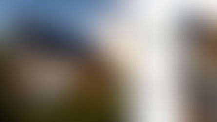 Hybridní fotovoltaické elektrárny s baterií a připojením k síti. Zálohování, řízení energie, návrh systému a firmy podle krajů.