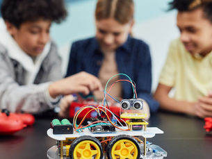 Why Robotics Is the Future of Learning : Robotics Education
