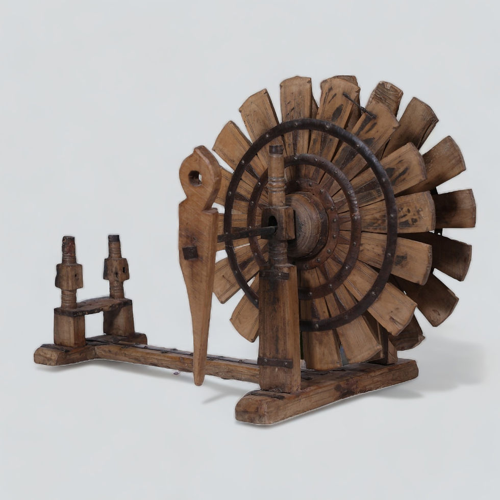 Thumbnail: OUD INDIAAS CHARKHA-WIEL OP STANDAARD