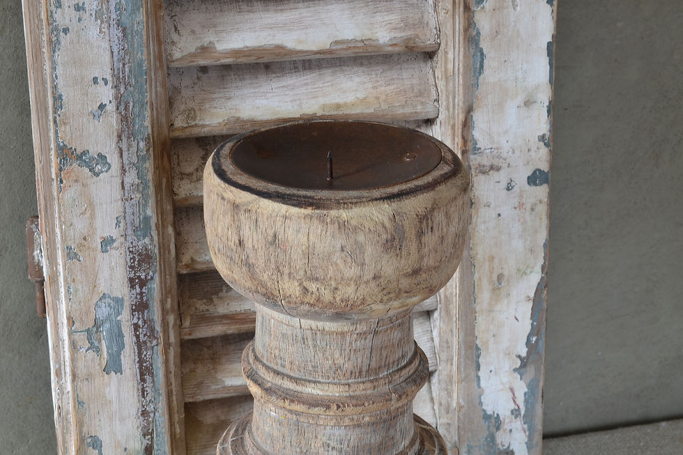 Thumbnail: RUWE HOUTEN BALUSTERKANDELAAR