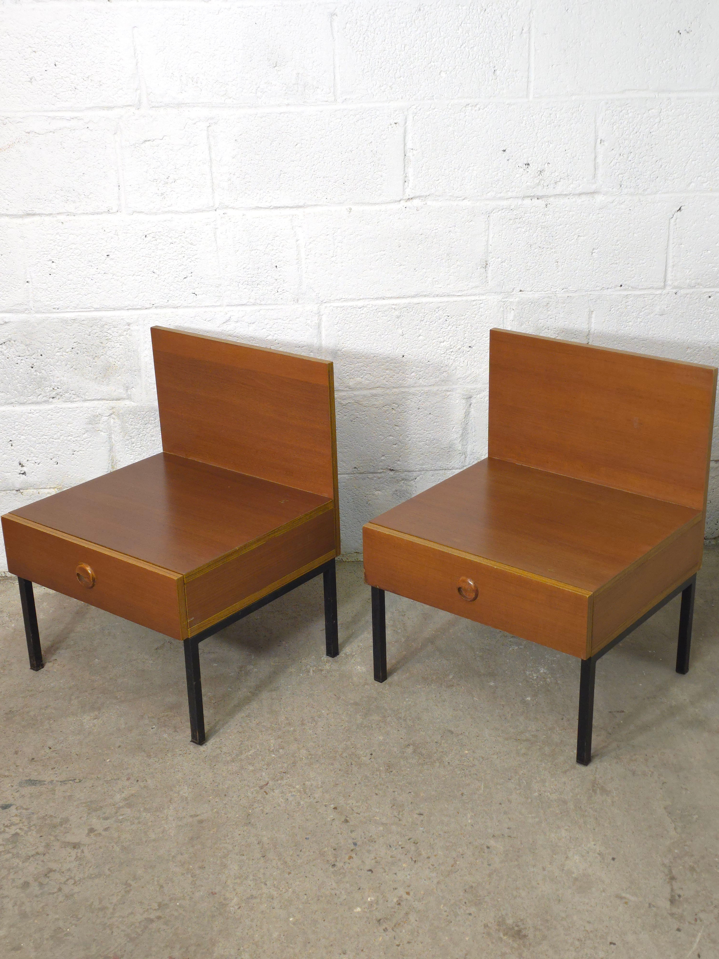 Paire de tables de chevet tables de nuit 1960 Fristho