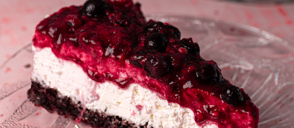 skutna torta z malinami