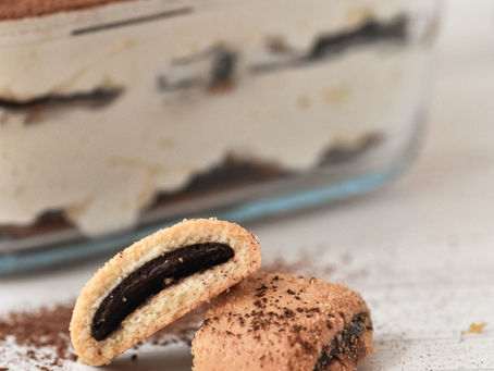 tiramisu brez jajc s čokoladnimi piškoti