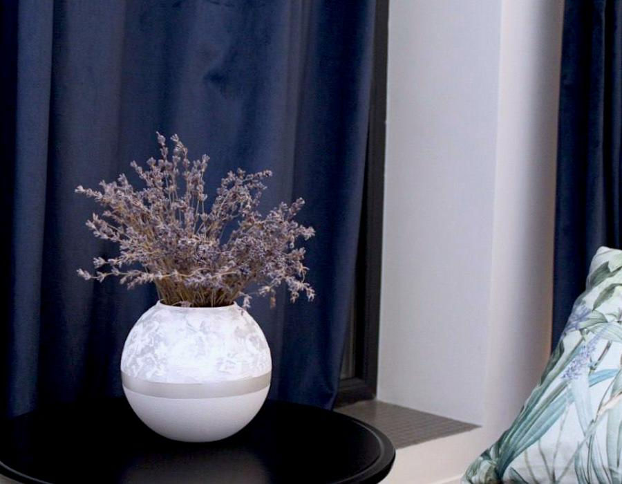 Thumbnail: Handbeschilderde ronde glazen vaas, bijvoorbeeld voor bloemen 18cm