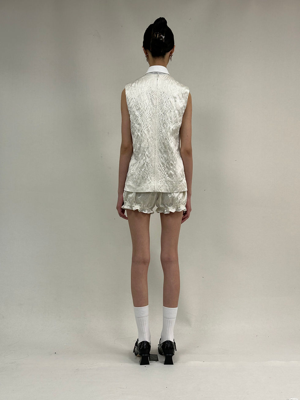 Thumbnail: Shushu/Tong Ruffled Bib Sleeveless Top