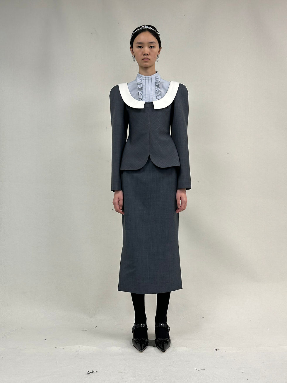 Shushu/Tong Slit Hem Round Collar Top