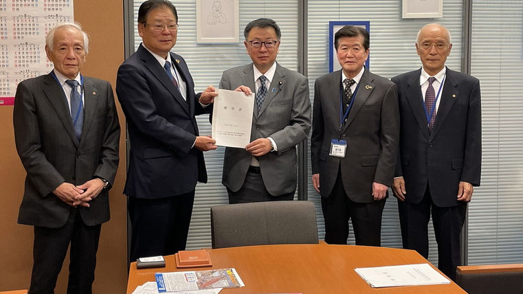 松野官房長官へ要望書を提出