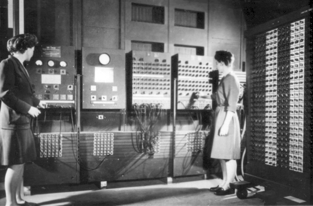 Der erste programmierbare Computer ENIAC wurde von sechs Frauen bedient - den ersten Programmiererinnen der USA.