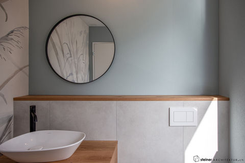 Modernes, schlichtes Bad mit Holz Designs