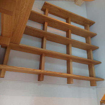 Massgeschneidertes Holzregal, Schreinerei Referenzen Schwyz