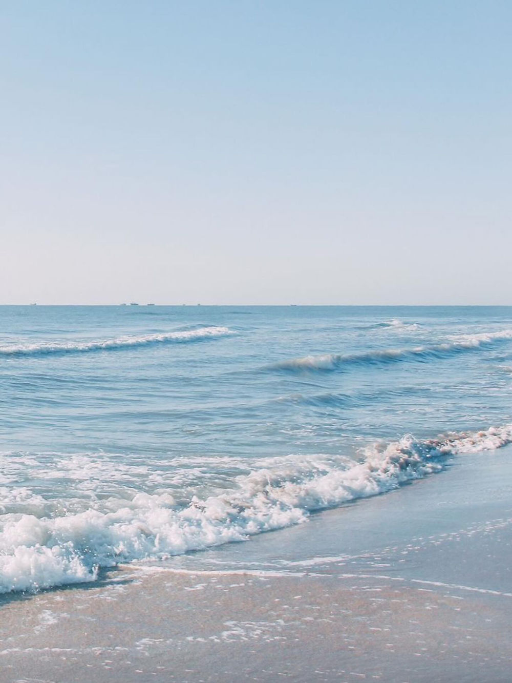 Calm ocean waves for therapy in Brockville and virtual Ontario