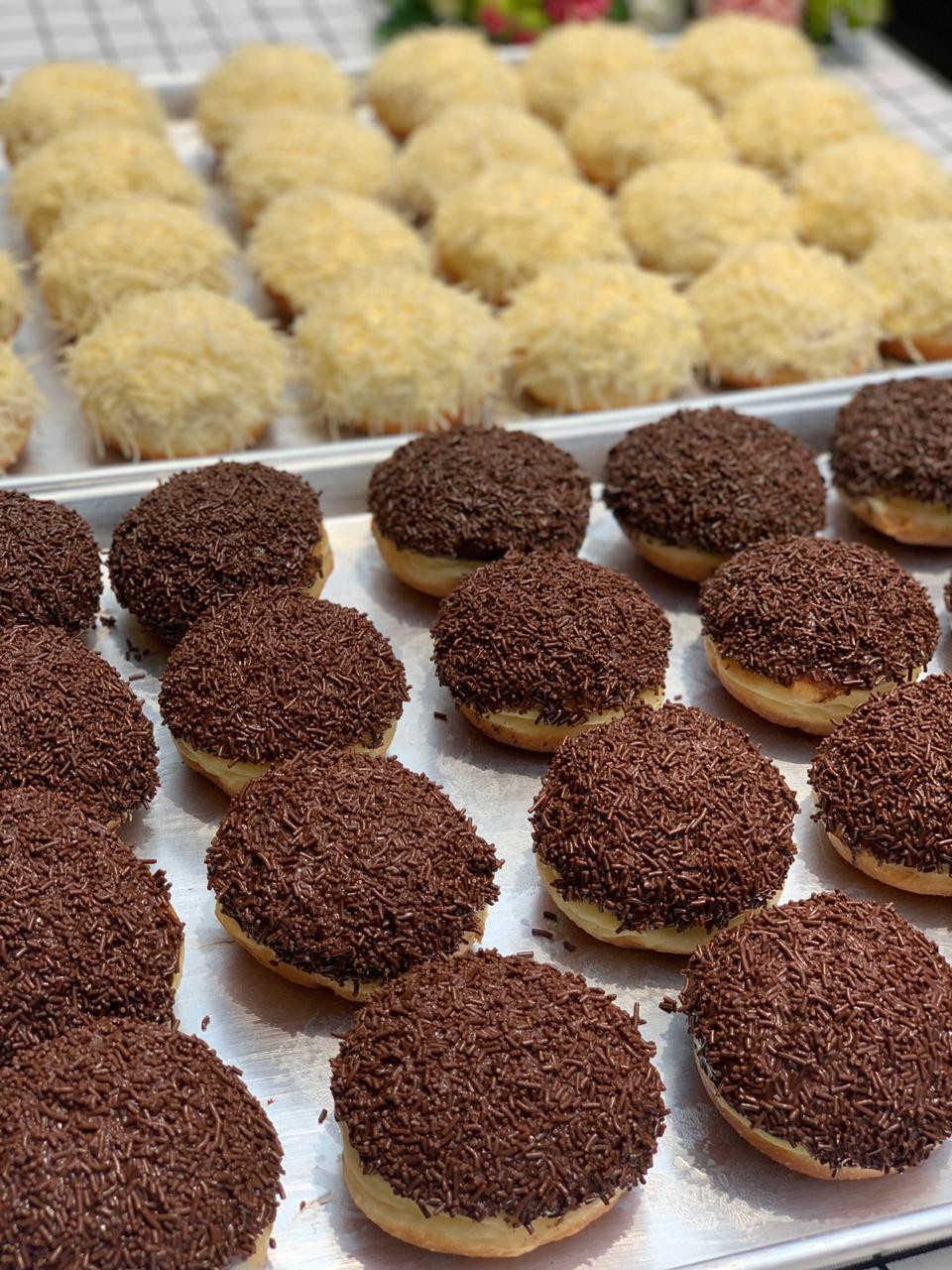 donut coklat dan donut keju