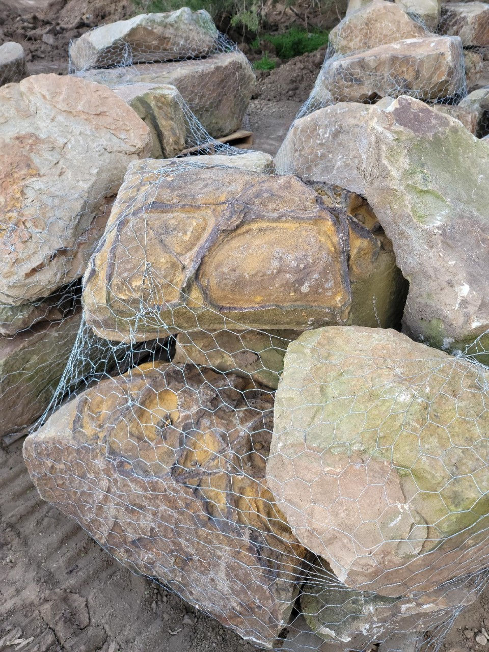 RUSTIC PRAIRIE BOULDERS