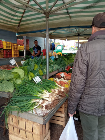 ALBEROBELLO - Sui banchi del mercato settimanale