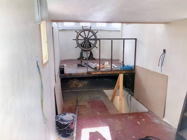 A room with a wheel and a table