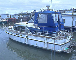logo of premier houseboats