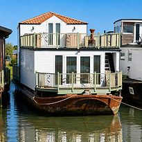 logo of premier houseboats