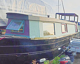 logo of premier houseboats