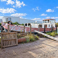 logo of premier houseboats