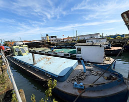 logo of premier houseboats