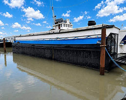 logo of premier houseboats