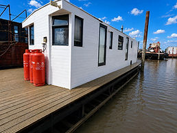 logo of premier houseboats