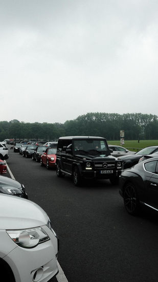 The convoy led by a surreal duo. A Bentley Continental V12 and a lowered G Wagon 63 AMG. 